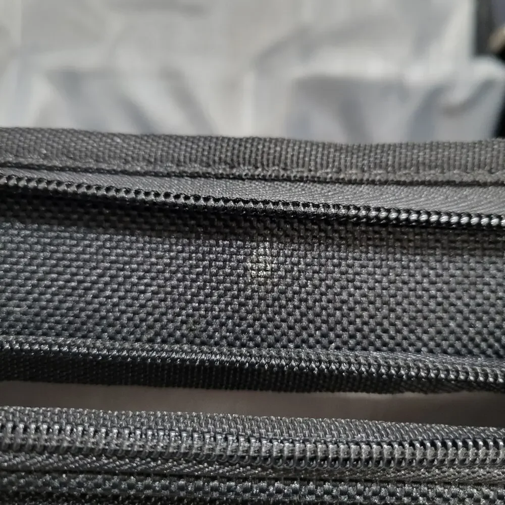 Samsonite Travel Tote Laptop Sleeve Zippered pockets EUC Measurements in photos